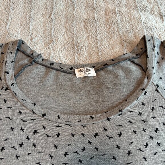 MADE IN CANADA - Flutter Sleeve, Scoop Neck Bamboo Top - Pretty Crow Print - Picture 4 of 11